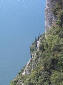 Blick von Tremosine hinab auf die Gardesana.